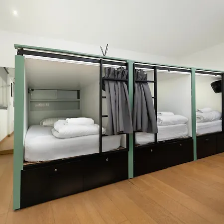 بيت شباب Urban Habitat Capsule Beds *