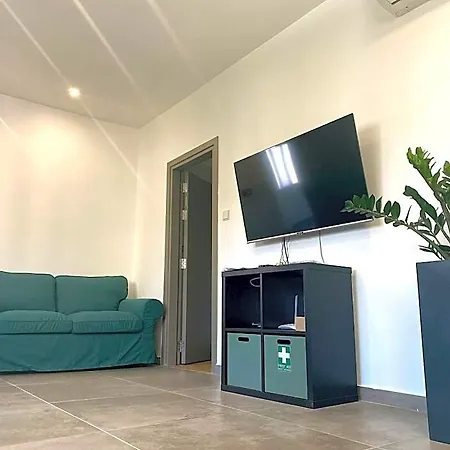 Hostel Urban Habitat Capsule Beds Nicosia