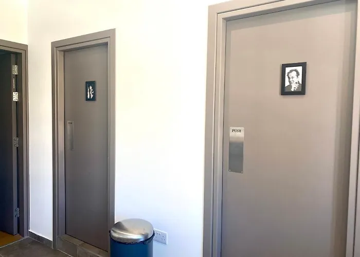 Urban Habitat Capsule Beds 호스텔 *