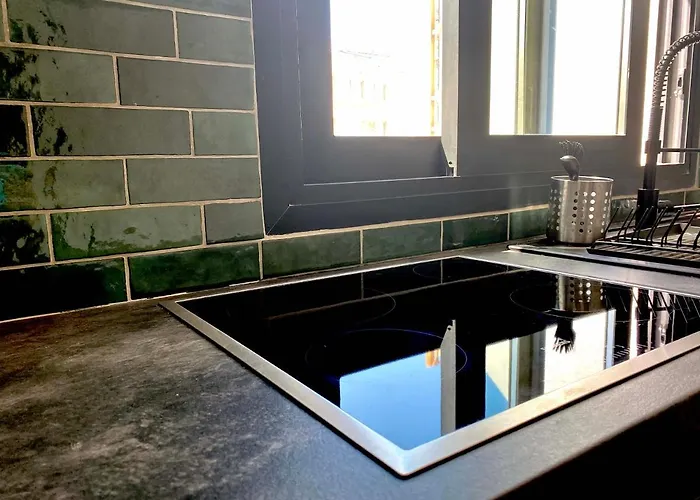 Urban Habitat Capsule Beds 호스텔 니코시아