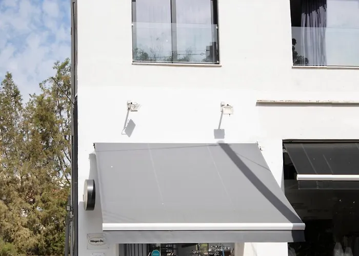 Urban Habitat Capsule Beds 호스텔