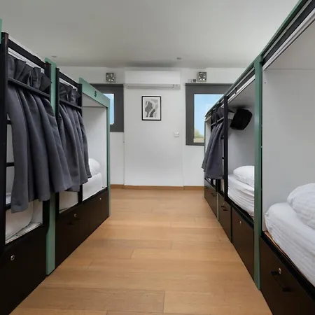 Hostel Urban Habitat Capsule Beds Nicosia
